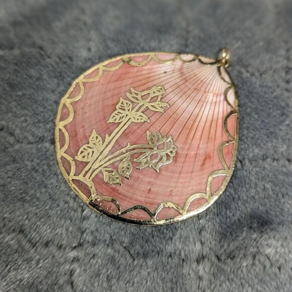 Vintage 1980's 24k Gold Filled Rose Design on a Natural Shell Pendant - Picture 1 of 9